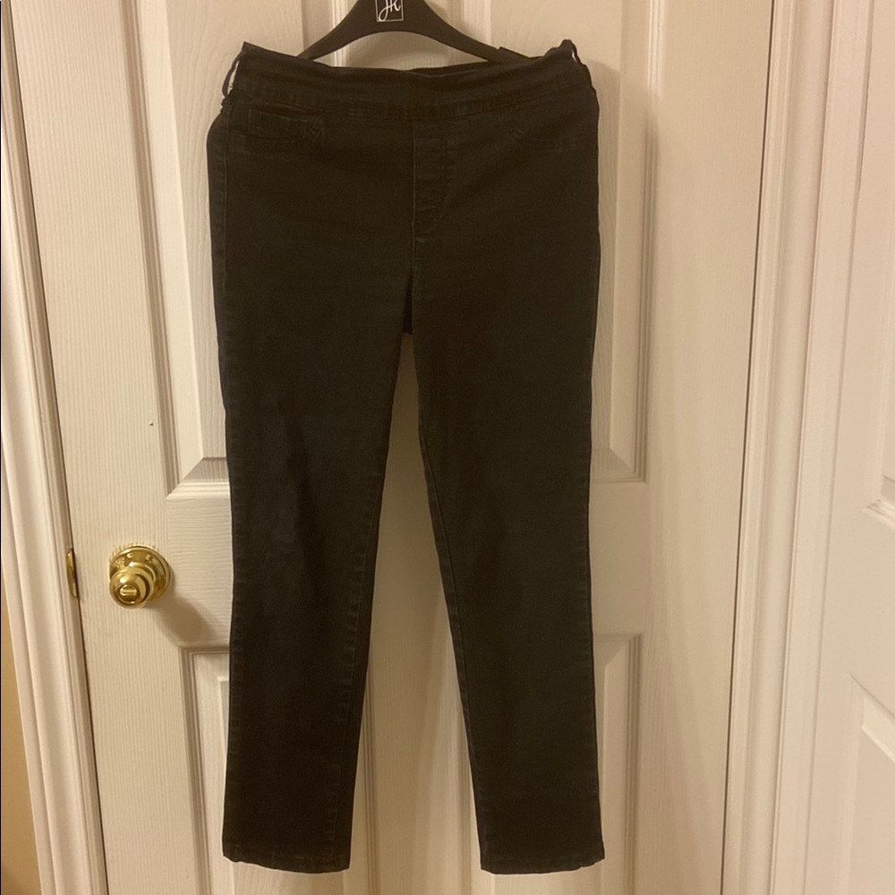 Black Skinny Jeans with Sleek Fit